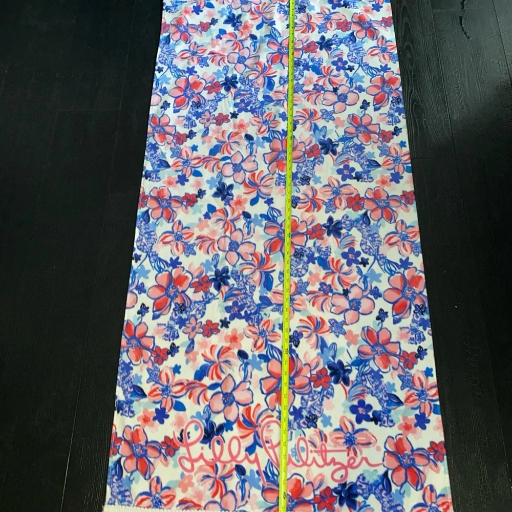 Lilly Pulitzer Beach Towel in Resort White Multi Color Party Like A Lobstar‎